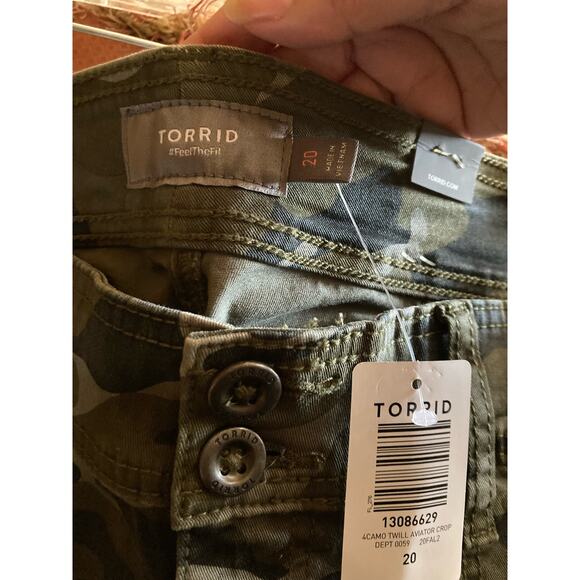 Torrid Women's Pants Cropped Aviator Camo Size 20 Twill Skinny NWT - Picture 9 of 10